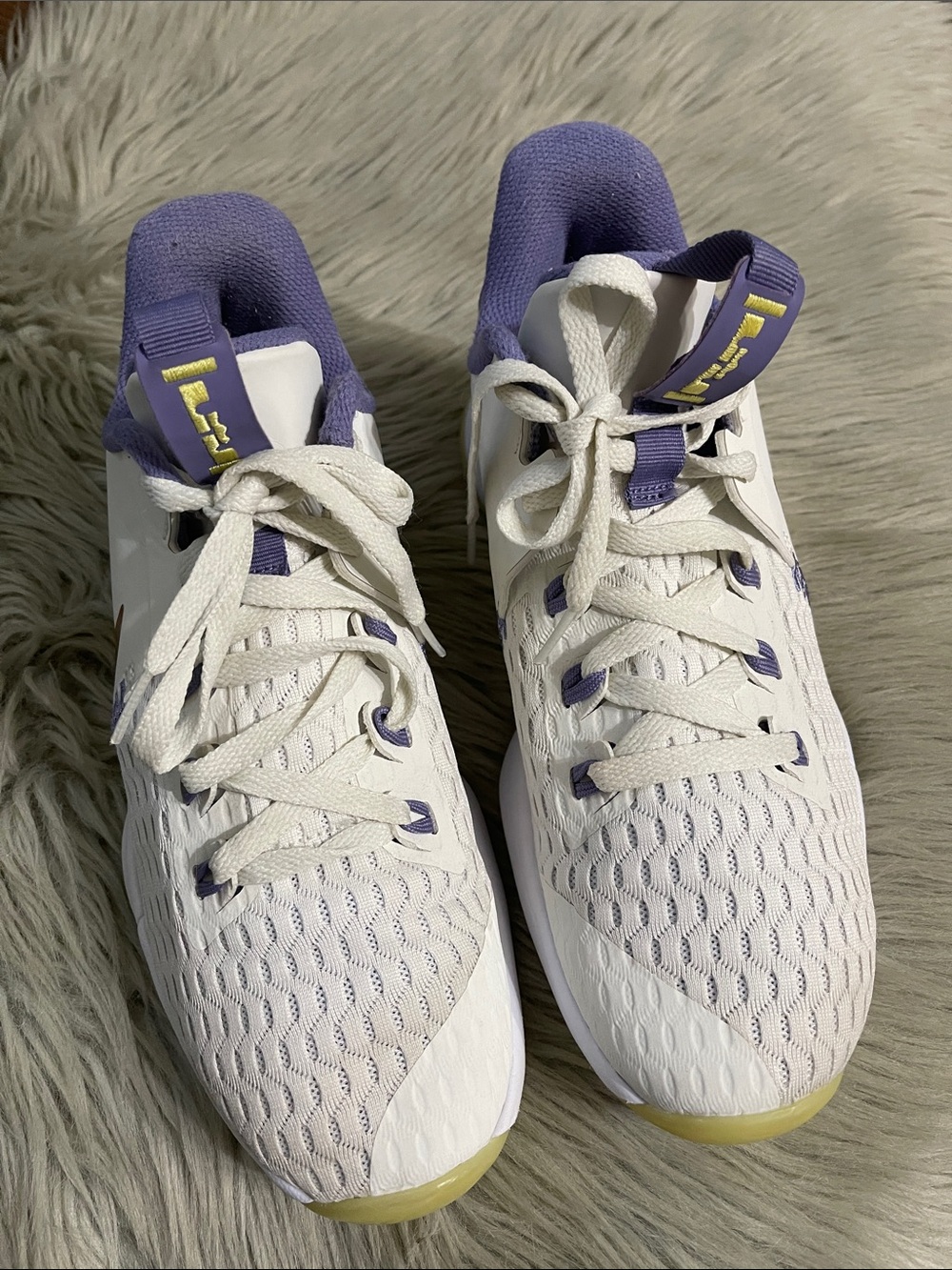 Nike LeBron witness 5 basketball sneakers - Picture 2 of 8